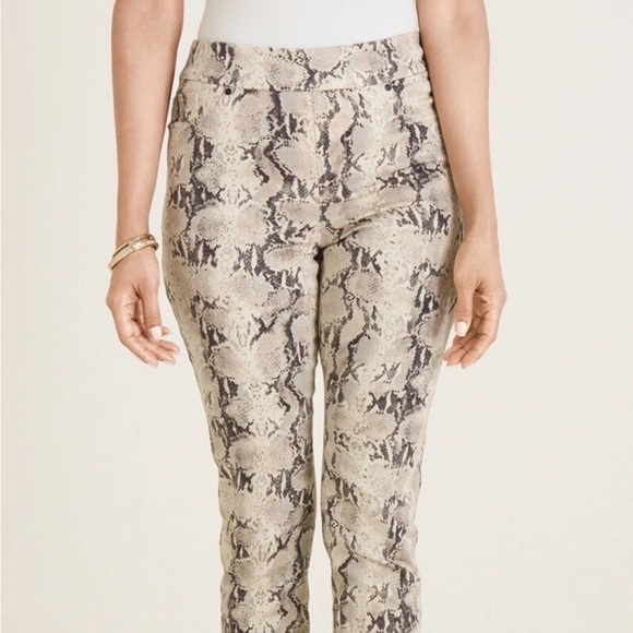 Chico's Pants - Chicos Pull on Jegging Snake Print Women's Pants Size .5